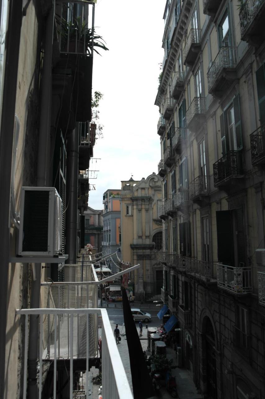 A Due Passi Da Dante Bed & Breakfast Naples Exterior photo